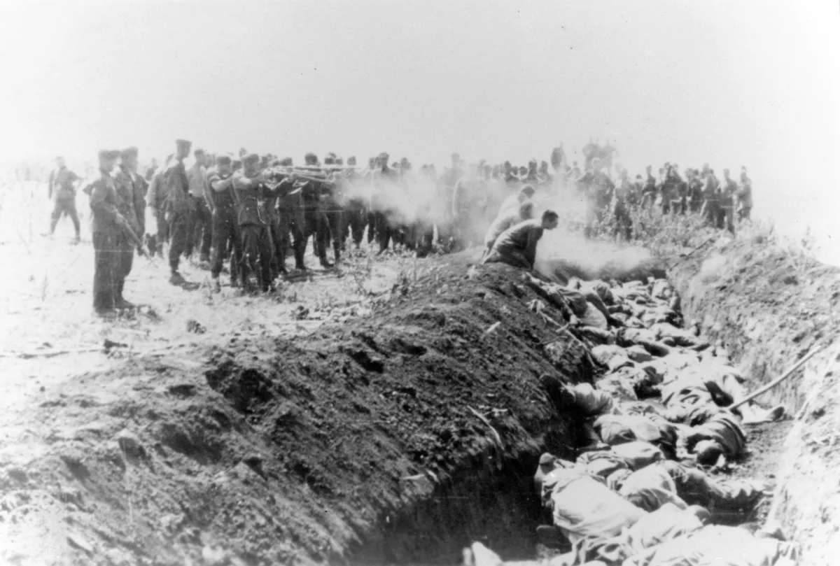 Civils soviétiques exécutés par des membres des Einsatzgruppen, 1941