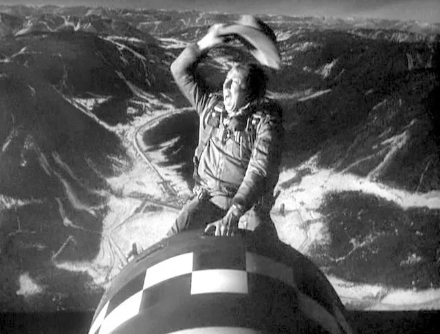 Le film Docteur Folamour caricature l'obsession pour l'arme atomique durant la guerre froide