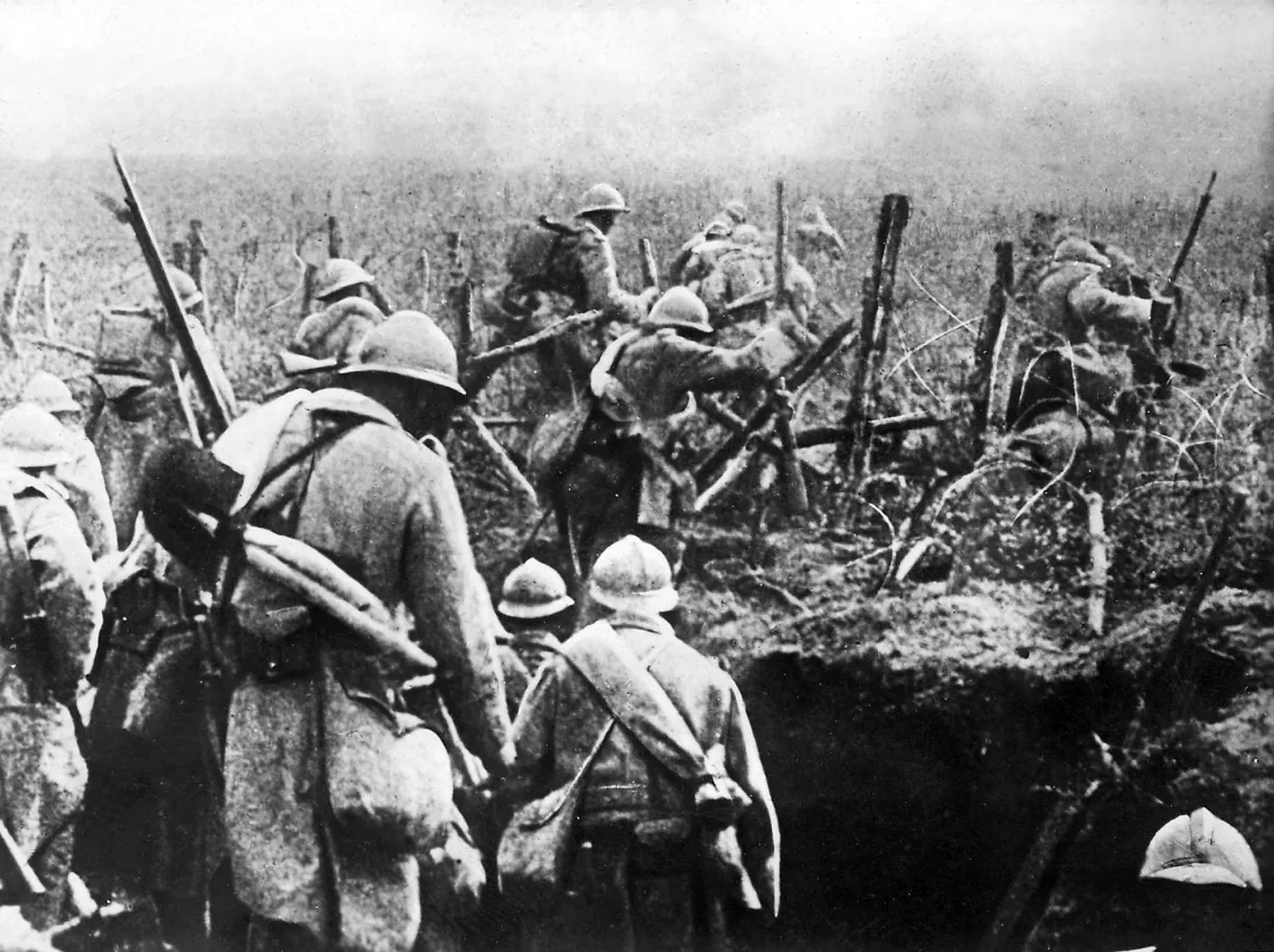 Soldats français à l'assaut pendant la bataille de Verdun